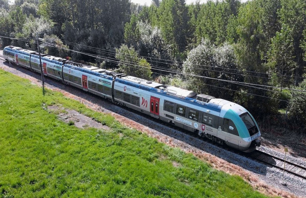 SNCF и Alstom показали первый региональный электропоезд с тяговыми аккумуляторами