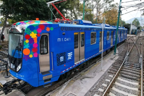 Компания CRRC поставила первый поезд наземного метро в Мехико