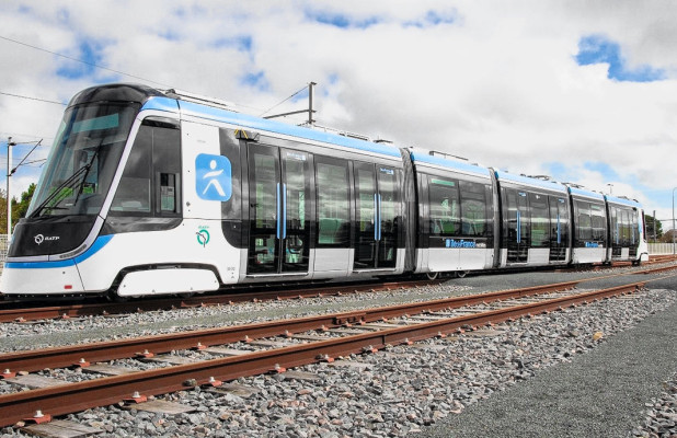 Alstom поставила в Париж первый вагон трамвая Citadis X05 для линии Т1