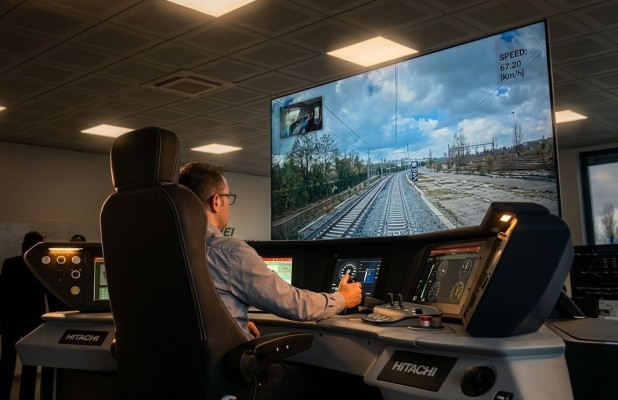 Hitachi Rail протестировала беспилотное управление на гибридном поезде Blues в Италии
